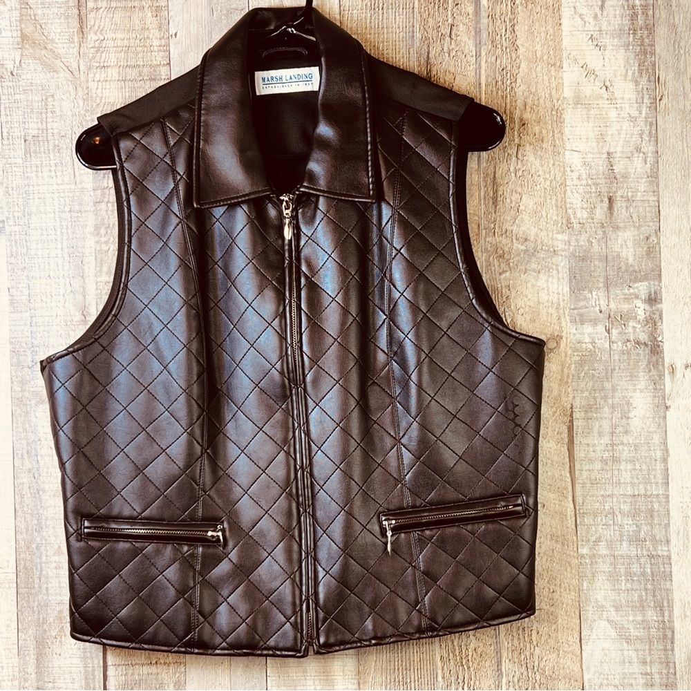 Marsh Landing Large Faux Leather w/Front Zippered Pockets & Zip Front w/…